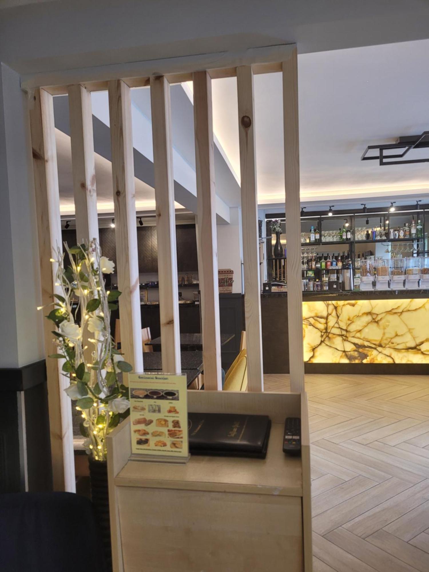 盖特威克白宫酒店 霍利 外观 照片
